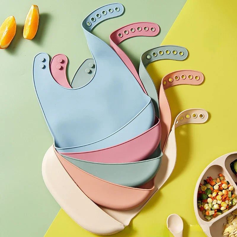 Bavoir Bébé en Silicone Imperméable & Réglable – Sans BPA